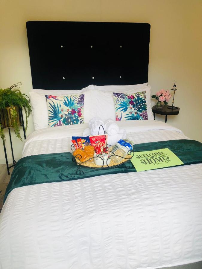 Meezee Pearl Double Bed Lodge With Free Parking Salford  Eksteriør bilde