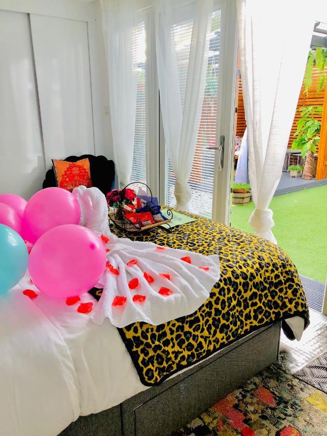 Meezee Pearl Double Bed Lodge With Free Parking Salford  Eksteriør bilde